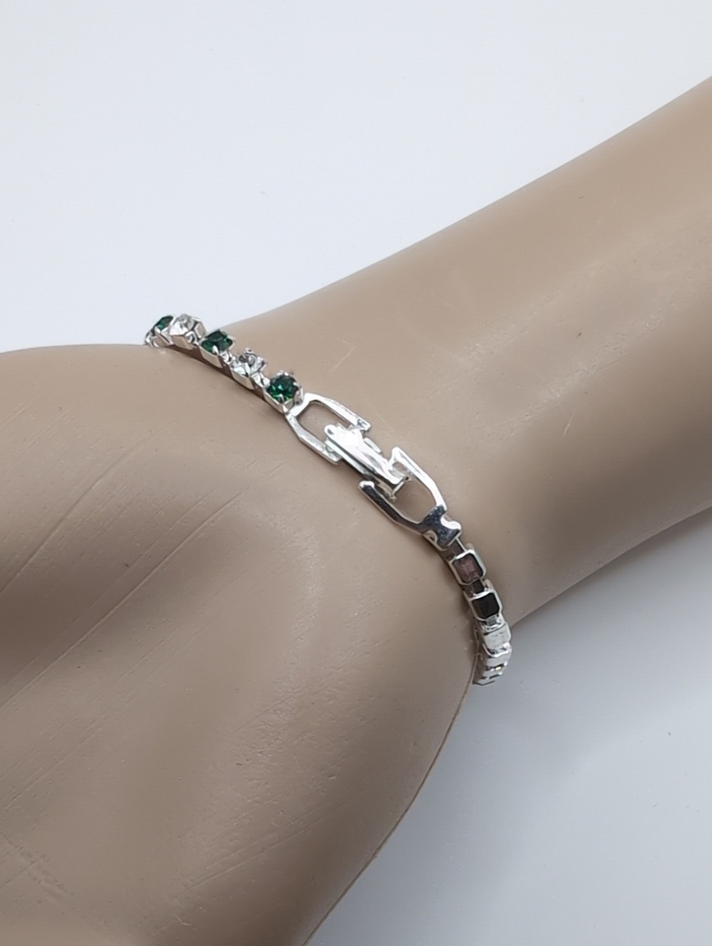 Elegant Sparkly Green & Silver Tennis Bracelet Made With Swarovski Crystals NEW! - Picture 10 of 11
